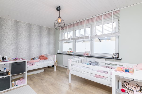 Foto - Te koop: Instapklare gemoderniseerde twee- onder- één kap woning uit 1969 met 144m2 wonen op een perceel van 391 m2 met een energielabel A in Simpelveld